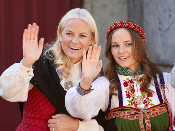 Kronprinsesse Mette-Marit og Prinsesse Ingrid Alexandra. Foto: Lise Åserud, NTB